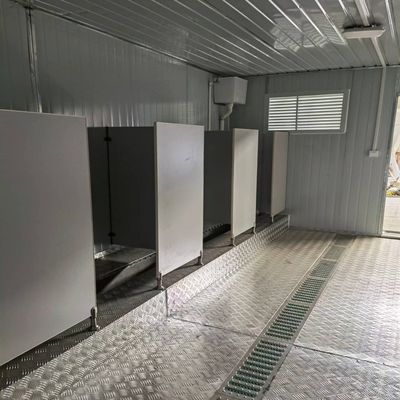 Espessura padrão Estilo moderno Local de construção móvel Banheiro pré-fabricado Banheiro de design ao ar livre Painel de sanduíche Banheiro portátil