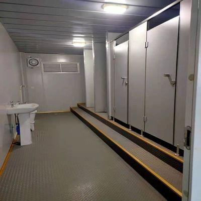 Banheiro portátil de design moderno com material respirável e acessórios para sacos de lixo