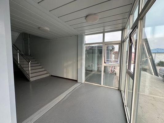 Material principal Estrutura de aço galvanizado Painel de sanduíche Container de embalagem plana Escritório para fácil instalação e isolamento acústico