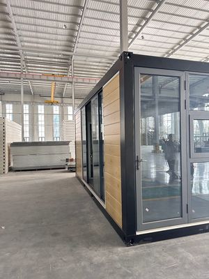 Sala portátil exterior de aço de design exclusivo Casa de contêiner de embalagem plana com estrutura de aço galvanizado