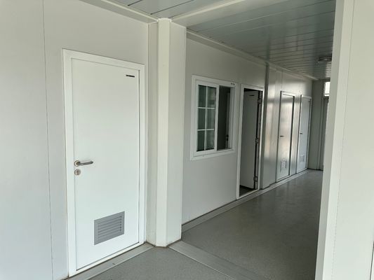 Casa de contêiner de pacote plano de luxo de aço personalizado 20ft 40ft para acomodação portátil