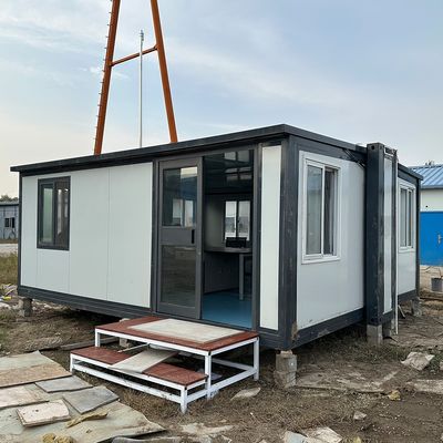 Casa de contêineres expansível Painel de sanduíche de aço pré-fabricado 20ft 40ft com janela de alumínio