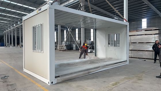 Instalações de isolamento térmico resistentes à água painel de sanduíche pré-fabricado modular Zigzag casa de contêineres dobrável para soluções de oficina