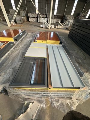 Casa de contêineres de fibra de vidro com design moderno e janela de alumínio