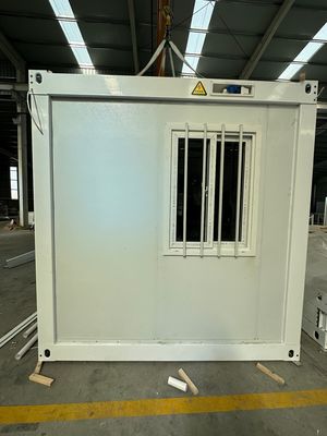 Panel de sanduíche de construção exterior Quadro de aço de construção rápida 20 40 ft pré-fabricado resistente ao vento Casa de contêiner dobrável leve
