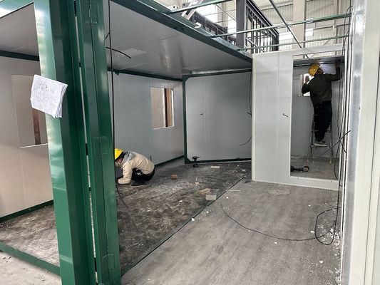 Instalação rápida pré-construída resistente a furacões Painel de sanduíche de lã de rocha Estrutura de aço leve Portavel dobrável pré-fabricada casa de contêineres expansível