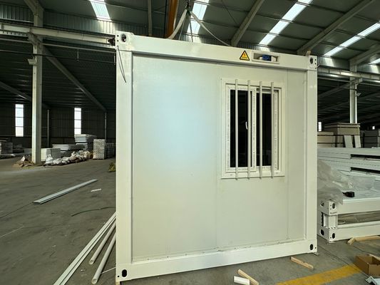 Estilo de design rústico de eletricidade padrão local Cabines dobráveis desmontáveis fortes e estáveis para casa de contêineres de armazenamento