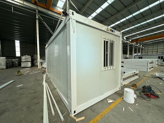 Porta de segurança Sala dobrável Edifício de contêineres com banheiro e casa de banho para loja conveniente e design personalizável