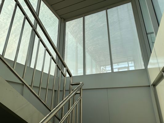 Porta de segurança Quarto pré-fabricado Casa de contêineres de embalagem plana com estilo de design escandinavo e casa modular de aço