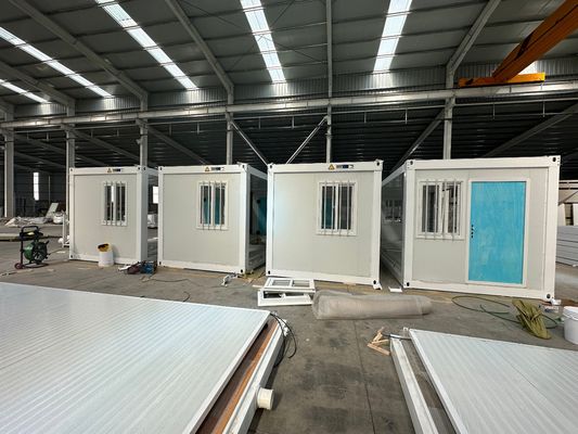 20FT Casa dobrável isolada personalizável Container Container pré-fabricado Container de casa de contêiner dobrável em estilo de design contemporâneo