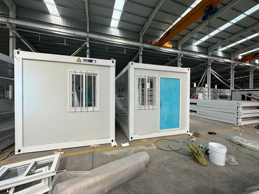 20FT Casa dobrável isolada personalizável Container Container pré-fabricado Container de casa de contêiner dobrável em estilo de design contemporâneo