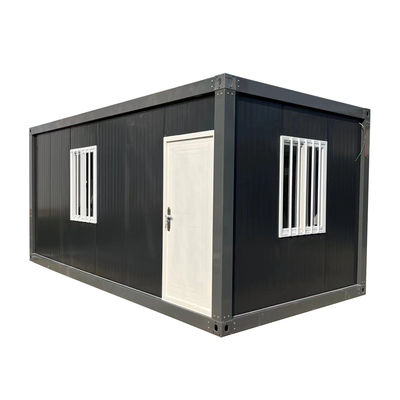 Casas de contêineres brancas com porta de segurança