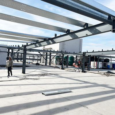 Edifício de armazém de aço pré-fabricado fácil de instalar pela fonte com estrutura e instalação de porta de aço