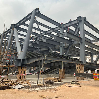 Fonte Edifício pré-fabricado de estrutura de aço de armazém com serviço de corte e janela de liga de alumínio com fácil instalação