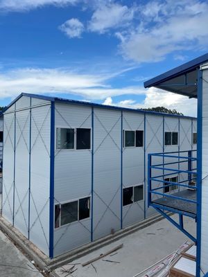 Casa de vidro pré-fabricada anti-corrosição em estilo de design eclético para fácil instalação