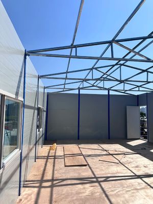 Casa de vidro pré-fabricada anti-corrosição em estilo de design eclético para fácil instalação