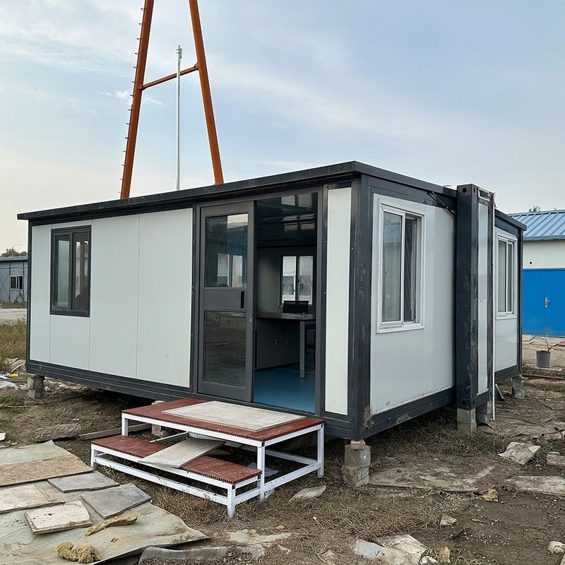 Casa de contêiner expansível com banheiro e cozinha luxuosa 20ft 40ft fácil de instalar Edifício modular pré-fabricado à prova de vento