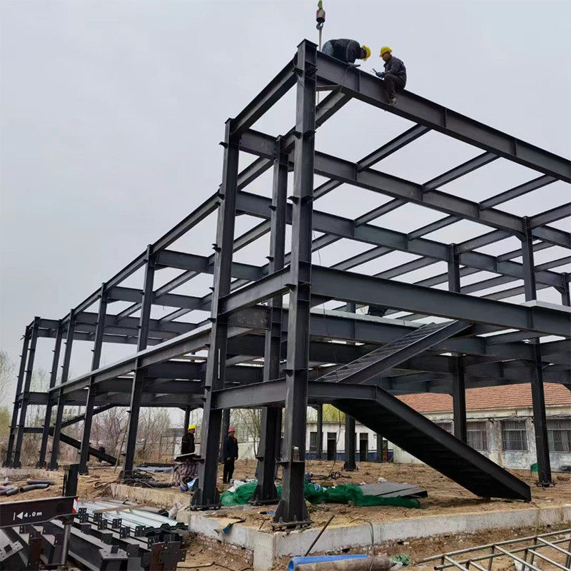 Instalações industriais Edifícios de armazém de metais concebidos por engenheiros profissionais para estruturas de aço Armazém pré-fabricado